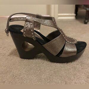 Dezario Gun Metal Suede Lined 4 inch Wedge Heels Size 8W No Box